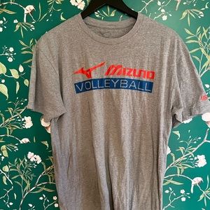 Mizuno volleyball T shirt fits more like a medium